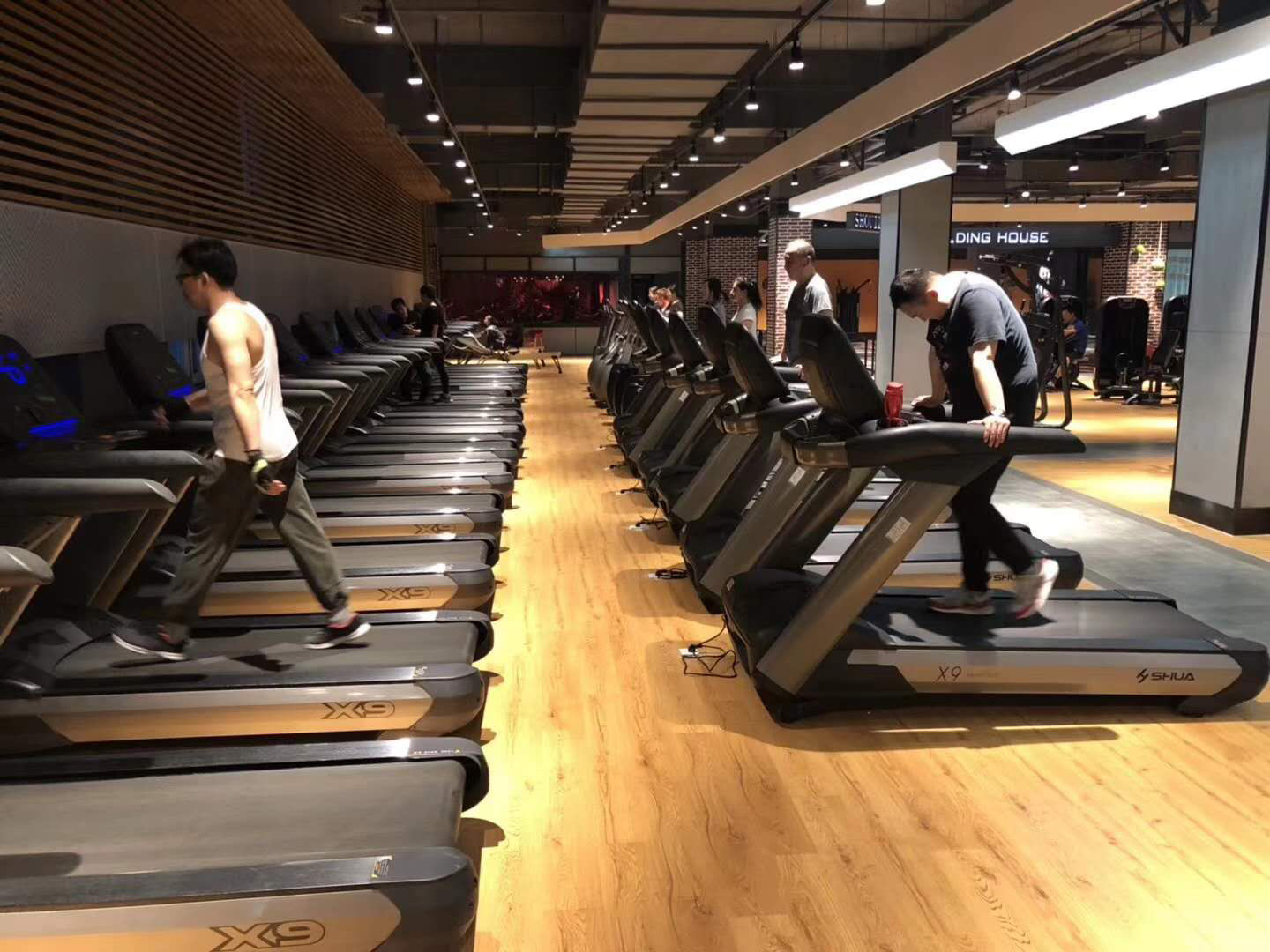 今年会jinnianhui智能健身器材